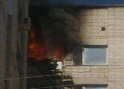 «Спасено 2 человека, эвакуировано 25»: подробности пожара в многоэтажке Волжского