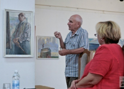 На встречу с известным художником пришло невероятное количество волжан