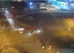 Улетел на обочину: ДТП на перекрестке в Волжском