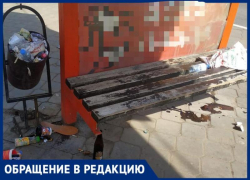 Вся остановка в мусоре, окурках и грязи: волжане прислали видео безобразия у ТРК «ВолгаМолл»