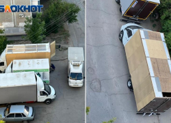 4 грузовика и собственник на «Камри» превратили двор в Волжском в частную стоянку