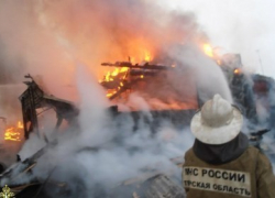 Замыкание привело к сильному пожару в Волжском