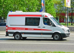 Пожилой мужчина, перебегавший дорогу в неположенном месте, оказался под колесами "Лады" 