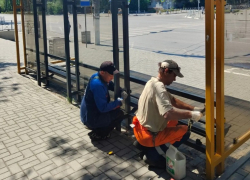 В Волжском разбили полтора десятка остановок: одно стекло обходится в кругленькую сумму