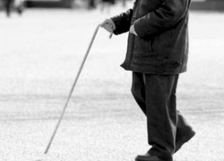 На севере Волгограда Volkswagen Polo переехал 80-летнего пенсионера