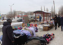 В Волжском убрали стихийные рынки на бульваре Профсоюзов и улице Мира