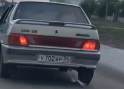 Водитель «пятнадцатой» украсил свой автомобиль лифчиком