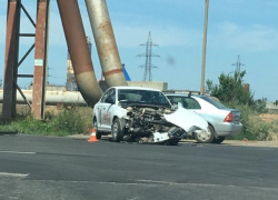 33-летняя автоледи пострадала в аварии на перекрестке в Волжском