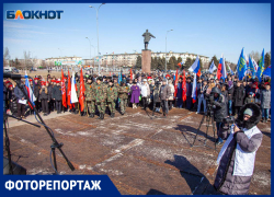 В Волжском прошел автопробег и митинг-концерт в честь 8-летния воссоединения Крыма и России