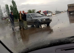 В Волжском водитель "двенашки" устроил массовое ДТП, в котором чуть не погиб ребенок