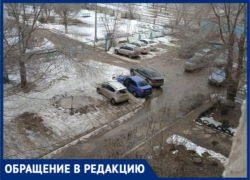 Волжане просят разобраться с хаосом у детсада: родители уничтожили зеленую зону во дворе многоэтажки