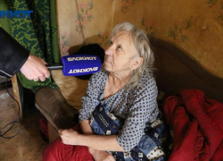 Одинокая лежачая пенсионерка может оказаться на улице после заботы волжской социальной службы