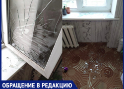 В Волжском железный кусок крыши разбил окно детской