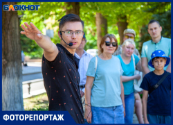Пешеходная экскурсия в День России состоялась в Волжском: фоторепортаж