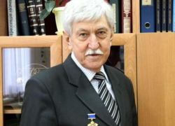 В Волжском скончался автор гимна города Евгений Крюков