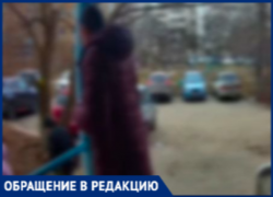 В Волжском доберманы загрызли йорка на глазах у пенсионерки: девушка с двумя собаками держит в страхе весь микрорайон