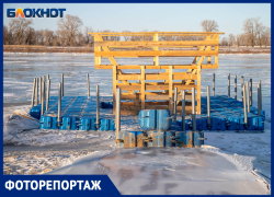 Все готово для Крещения: как в Волжском обустроили городской пляж к празднику