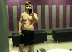 Михаил Игонин попрощался с брутальной внешностью