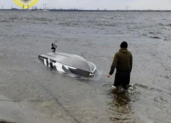 В Волгограде из-за непогоды перевернулось маломерное судно