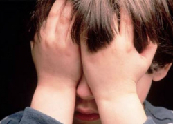 В Волжском в течение шести лет пенсионер развращал свою маленькую соседку