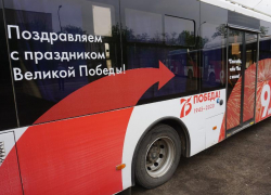 На дороги Волжского вышли праздничные автобусы