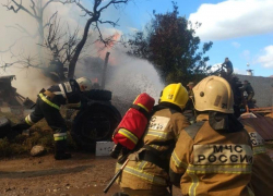 В селе Каршевитое под Ленинском сгорела хозпостройка