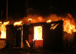 Под Волгоградом в вагончике заживо сгорел 60-летний мужчина