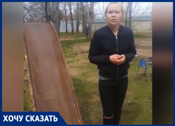 Вместо качелей - металлолом, вместо песочницы - глина: волжане рассказали о детской площадке