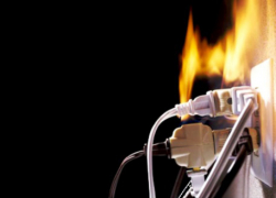 В старой части Волжского едва не сгорела двухкомнатная квартира