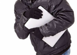 В Волжском собутыльник похитил у женщины ноутбук