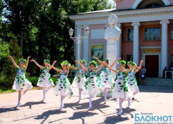 В Волжском отметили 215-ю годовщину со дня рождения А.С.Пушкина