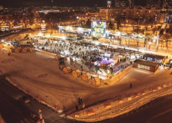 Искусственный каток в центре Волгограда за месяц работы посетили 40 тысяч человек