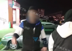 В Волжском мужчина называл кассиров «бичами», представляясь кадыровцем