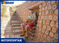 Тоннель из пластиковых бутылок и дерева: в Волжском неизвестный мастер создал новую достопримечательность 