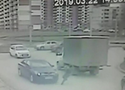 В Волжском водитель сбил ребенка и скрылся