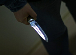 Волгоградцы жалуются на подростка, нападавшего с ножом на жильцов общежития 