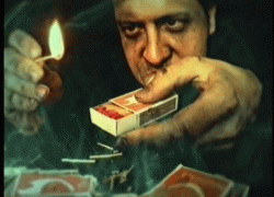 В Волжском пироманы сожгли две иномарки и коттедж 