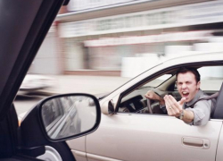 Наглый водитель пострадал в ДТП не пропустив машину на дороге в Волжском