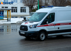 Пенсионерка попала под колеса двух авто в Волжском