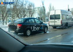 Женщина получила ушиб после падения в маршрутке в Волжском