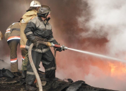 Во время пожаров в Волгоградской области пострадал пенсионер и погиб 18-летний парень