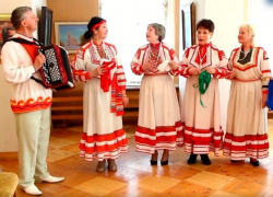 Смешные частушки посвятили волжские артисты Никасу Сафронову