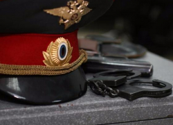 Экс-полицейский Волжского с коллегами обокрал наркосбытчика 