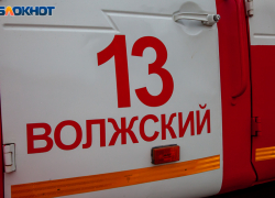 В Волжском поздним вечером вспыхнули вещи в кирпичном гараже