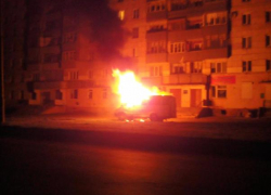 Недоброжелатели сожгли два автомобиля в Волжском