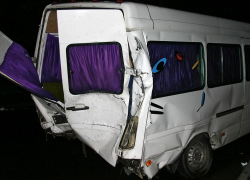 Врезался в газель и отправился в больницу: авария в Волжском