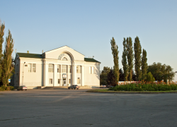 Центральный стадион Волжского по-прежнему обесточен