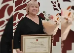 Наталью Александровну Никифорову сердечно поздравляет с Днем матери сын!