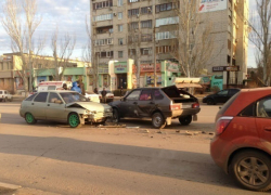 В Волжском в аварии на улице Ленина пострадали две легковушки