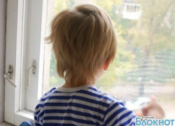В Волгоградской области из окна третьего этажа выпал ребенок